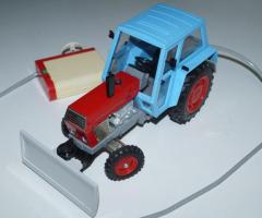 KDN Traktor Zetor Crystal 8011 stará česká hračka